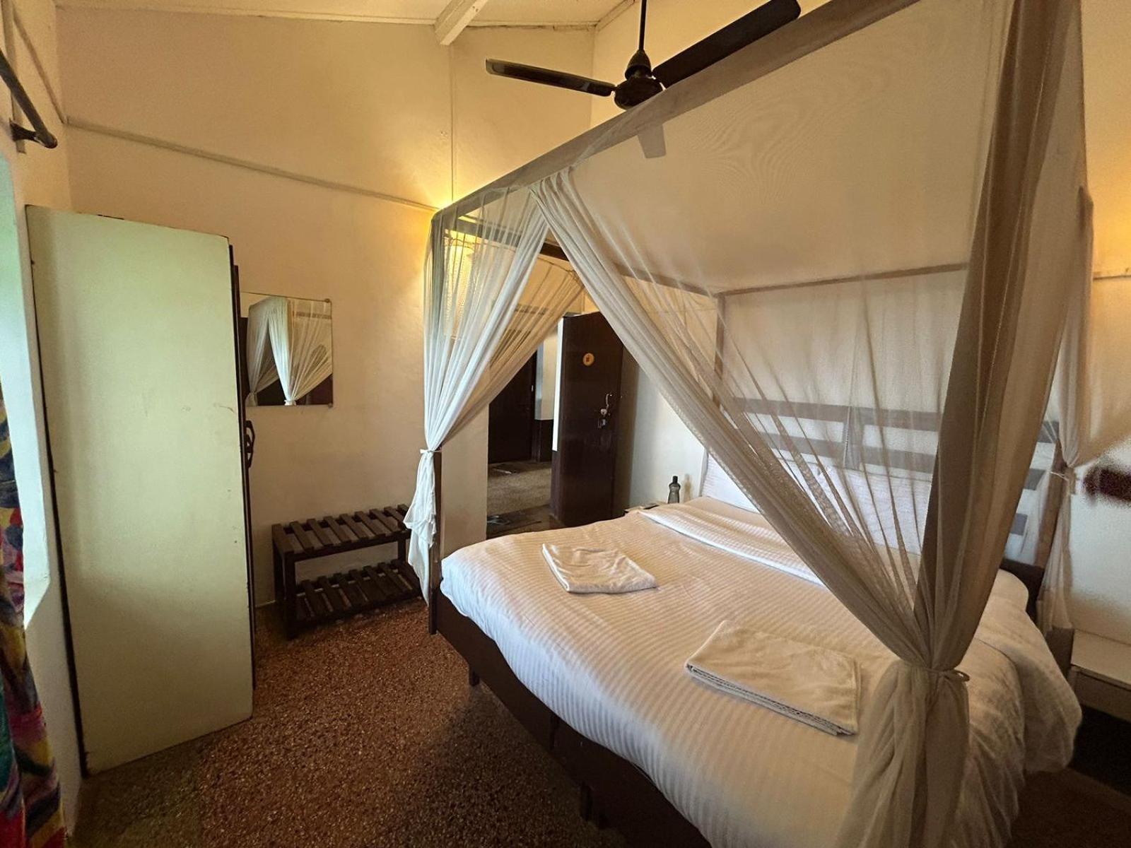 โอเชียนวิว โกอัน บีช เฮาส์ Hotel กาลังกูติ ภายนอก รูปภาพ