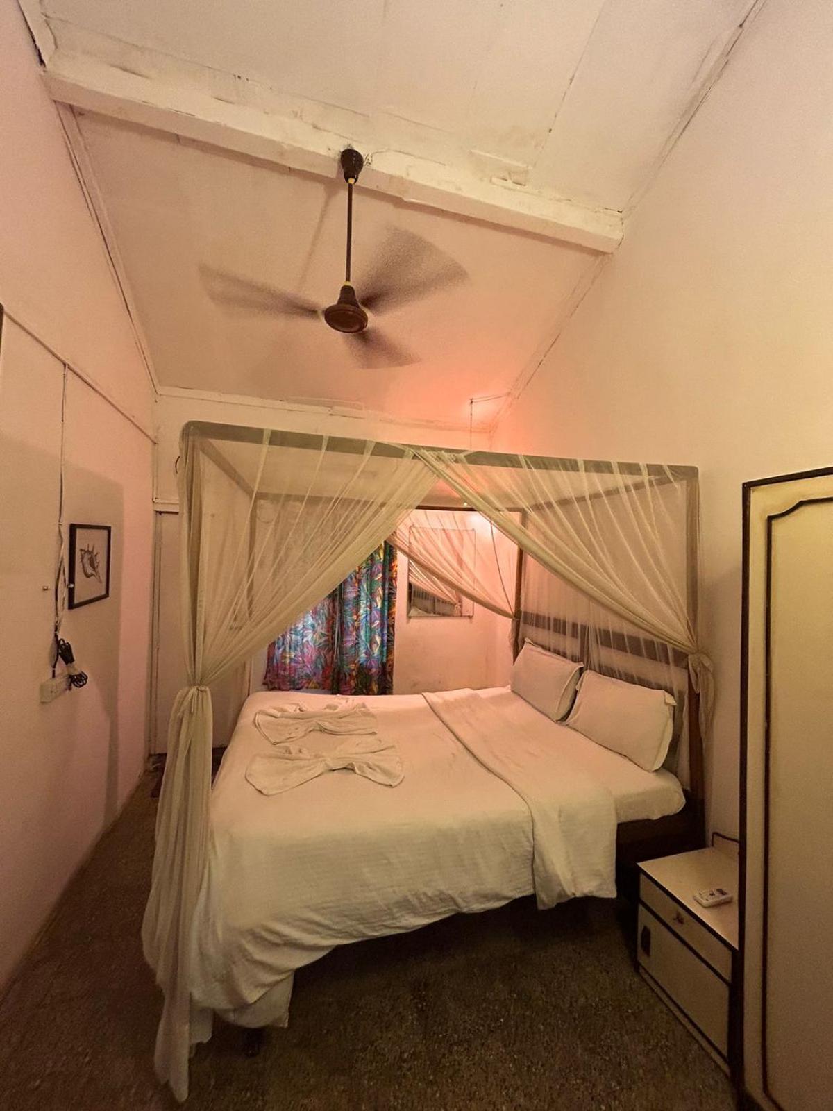 โอเชียนวิว โกอัน บีช เฮาส์ Hotel กาลังกูติ ภายนอก รูปภาพ